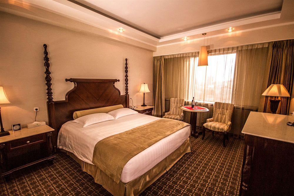 Chinggis Khaan Hotel Ulaanbaatar Exterior photo